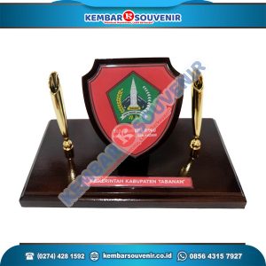Contoh Piala Akrilik International Parliament Union (IPU)