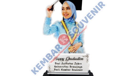 Model Piala Akrilik Sekolah Tinggi Ilmu Bahasa Asing ITMI Medan