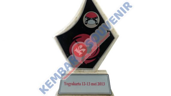 Contoh Piala Akrilik Kabupaten Kayong Utara