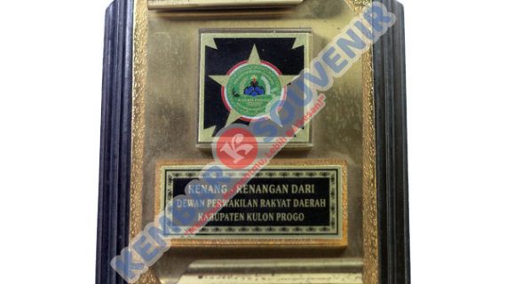 Souvenir Wayang Perak Kabupaten Lombok Barat