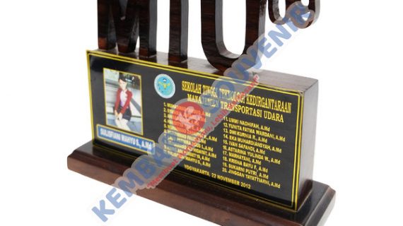 Contoh Trophy Akrilik Kabupaten Kolaka Utara