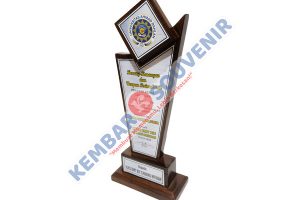 Plakat Penghargaan Kayu Politeknik API Yogyakarta