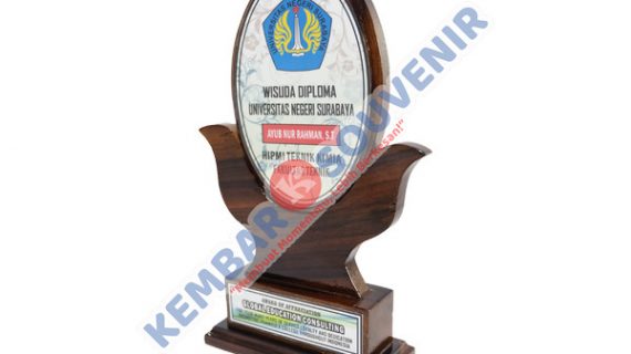 Model Piala Akrilik Akademi Kebidanan YPSDMI